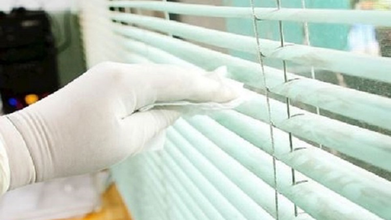 Cách giặt màn rèm mà không cần phải tháo xuống