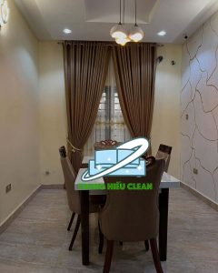 Thợ giặt rèm cửa tại nhà Tây Hồ