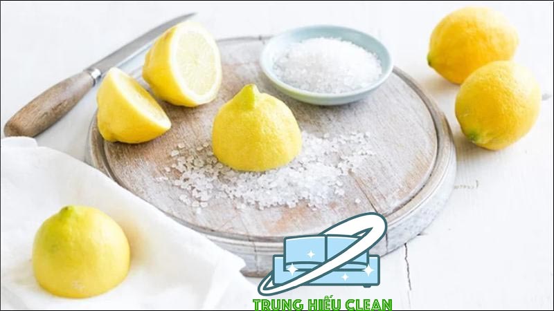 Cách tẩy mốc rèm voan bằng chanh với muối