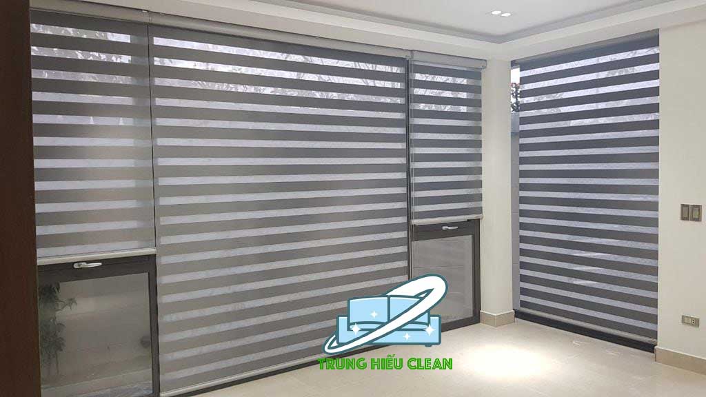 Cách vệ sinh rèm cầu vồng đúng kỹ thuật.