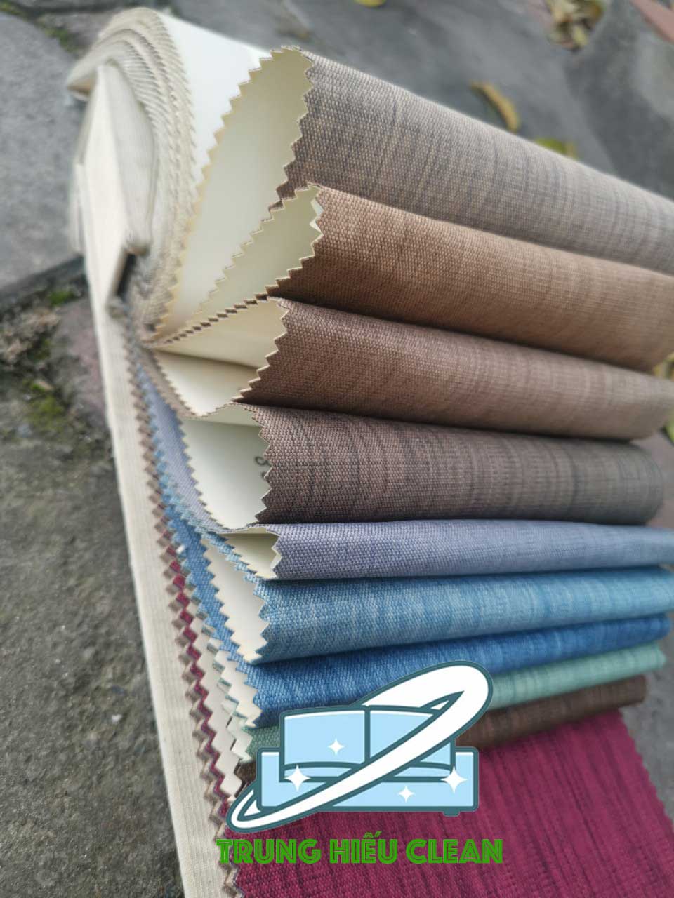 Quy trình giặt rèm tráng cao su tại Trung Hiếu Clean