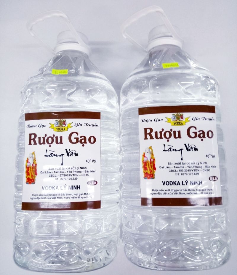 Dùng rượu trắng giúp làm sạch vết ố mốc
