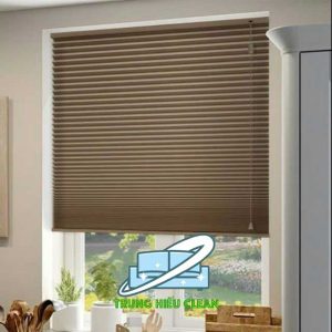 Cách tháo rèm cửa gỗ đơn giản